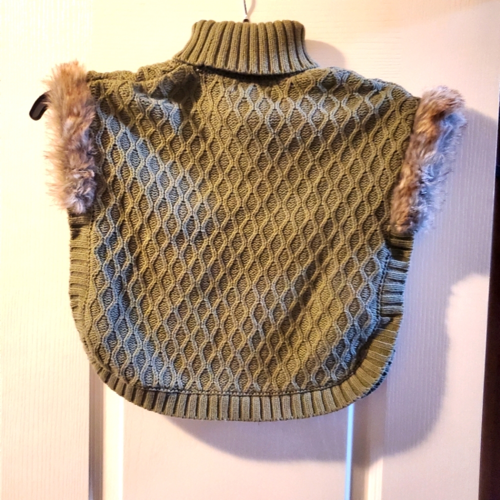 Aspen Kids Sweater Poncho with fur trim Size 3T